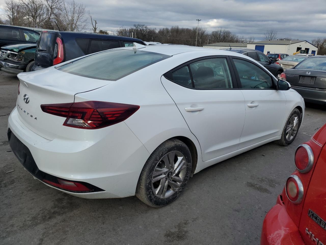 Photo 2 VIN: 5NPD84LF7KH402234 - HYUNDAI ELANTRA 