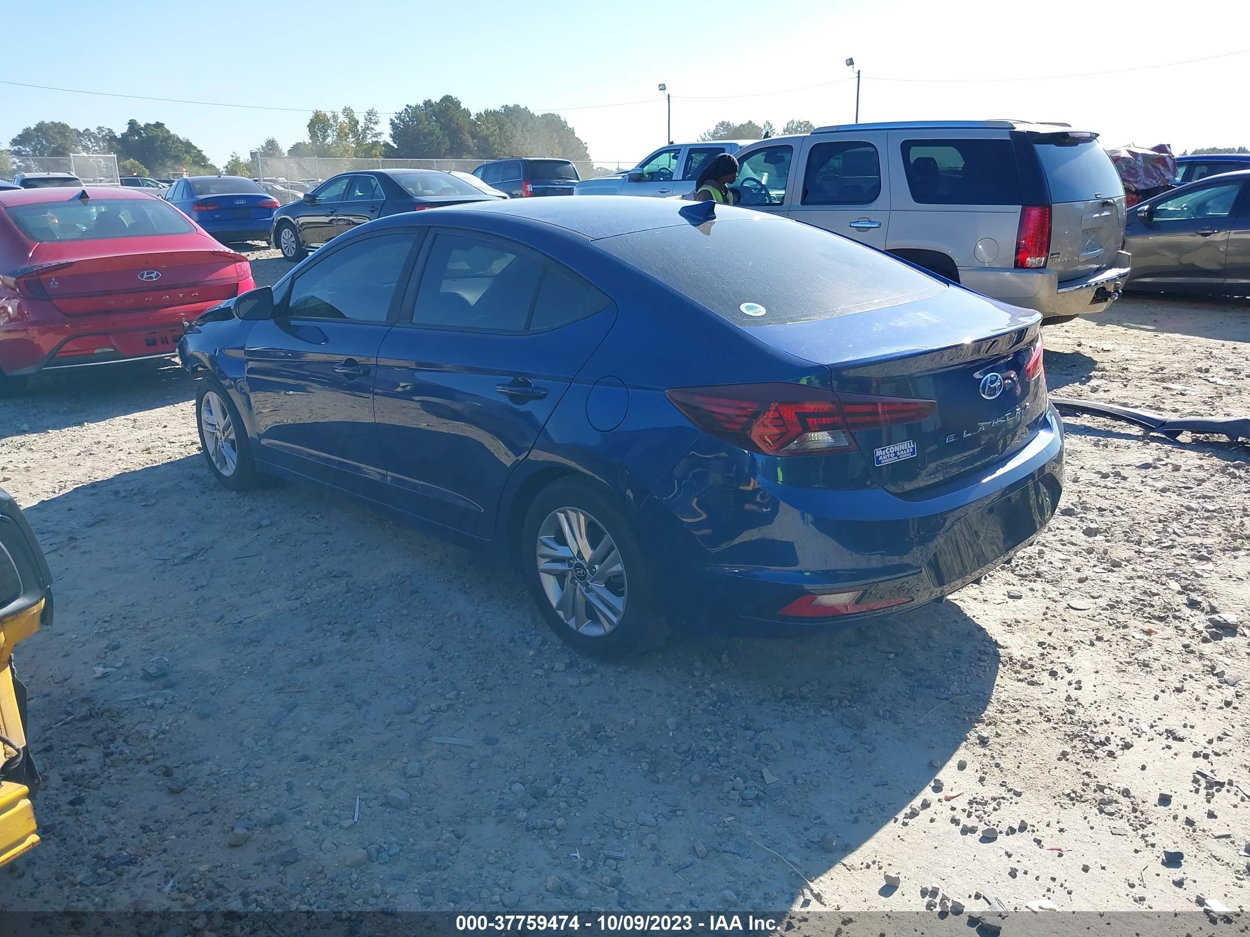 Photo 2 VIN: 5NPD84LF7KH406770 - HYUNDAI ELANTRA 