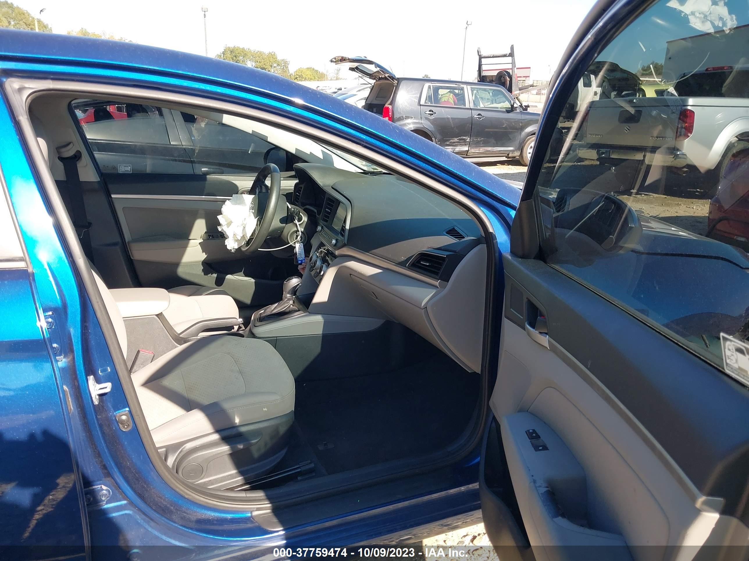 Photo 4 VIN: 5NPD84LF7KH406770 - HYUNDAI ELANTRA 