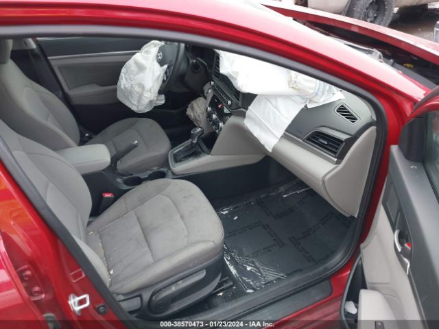 Photo 4 VIN: 5NPD84LF7KH440885 - HYUNDAI ELANTRA 