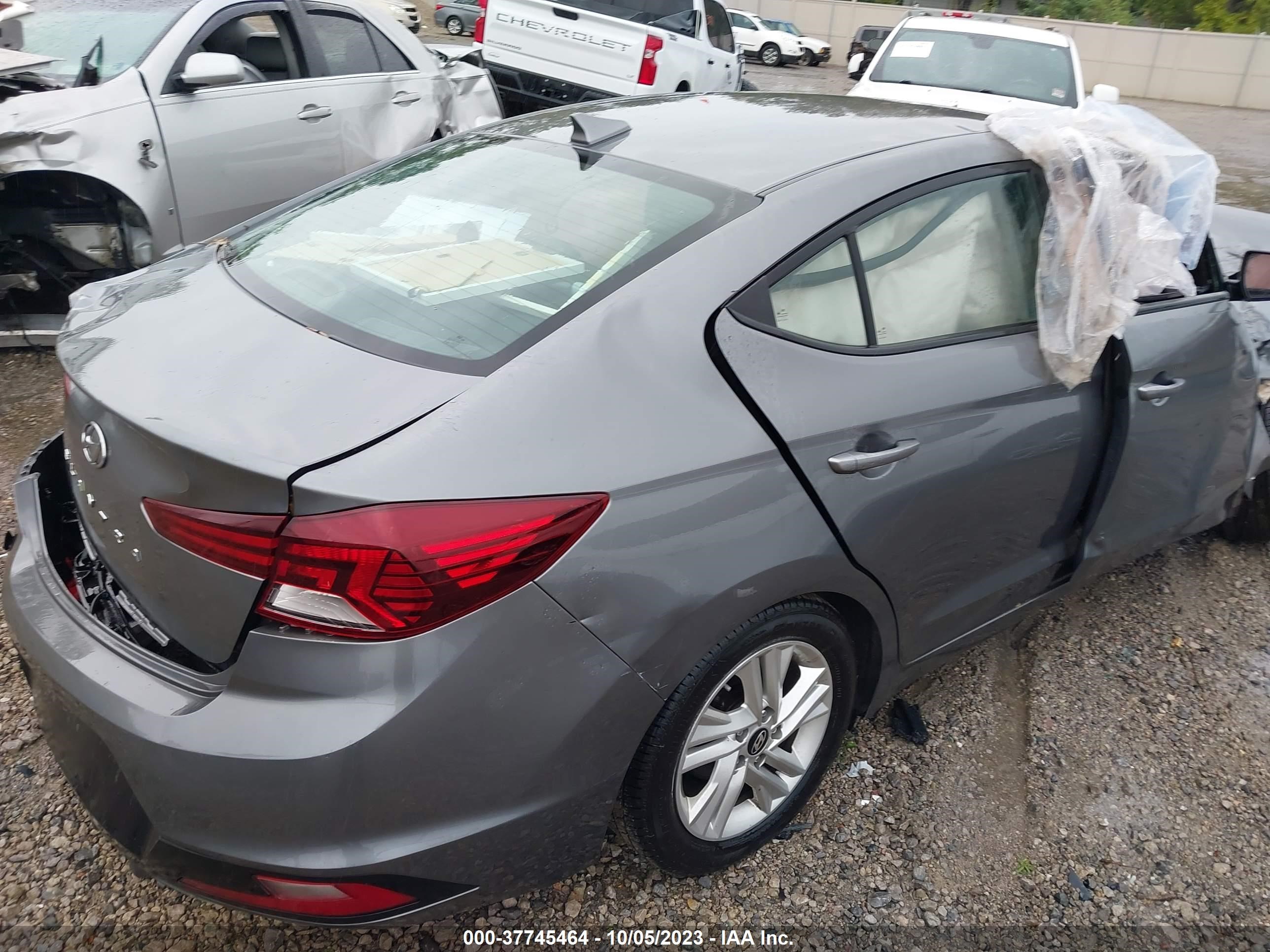 Photo 3 VIN: 5NPD84LF7KH456102 - HYUNDAI ELANTRA 