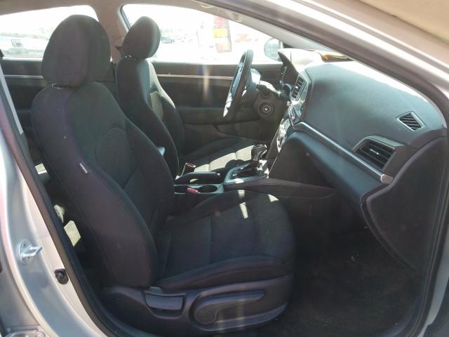 Photo 4 VIN: 5NPD84LF7KH458870 - HYUNDAI ELANTRA SE 