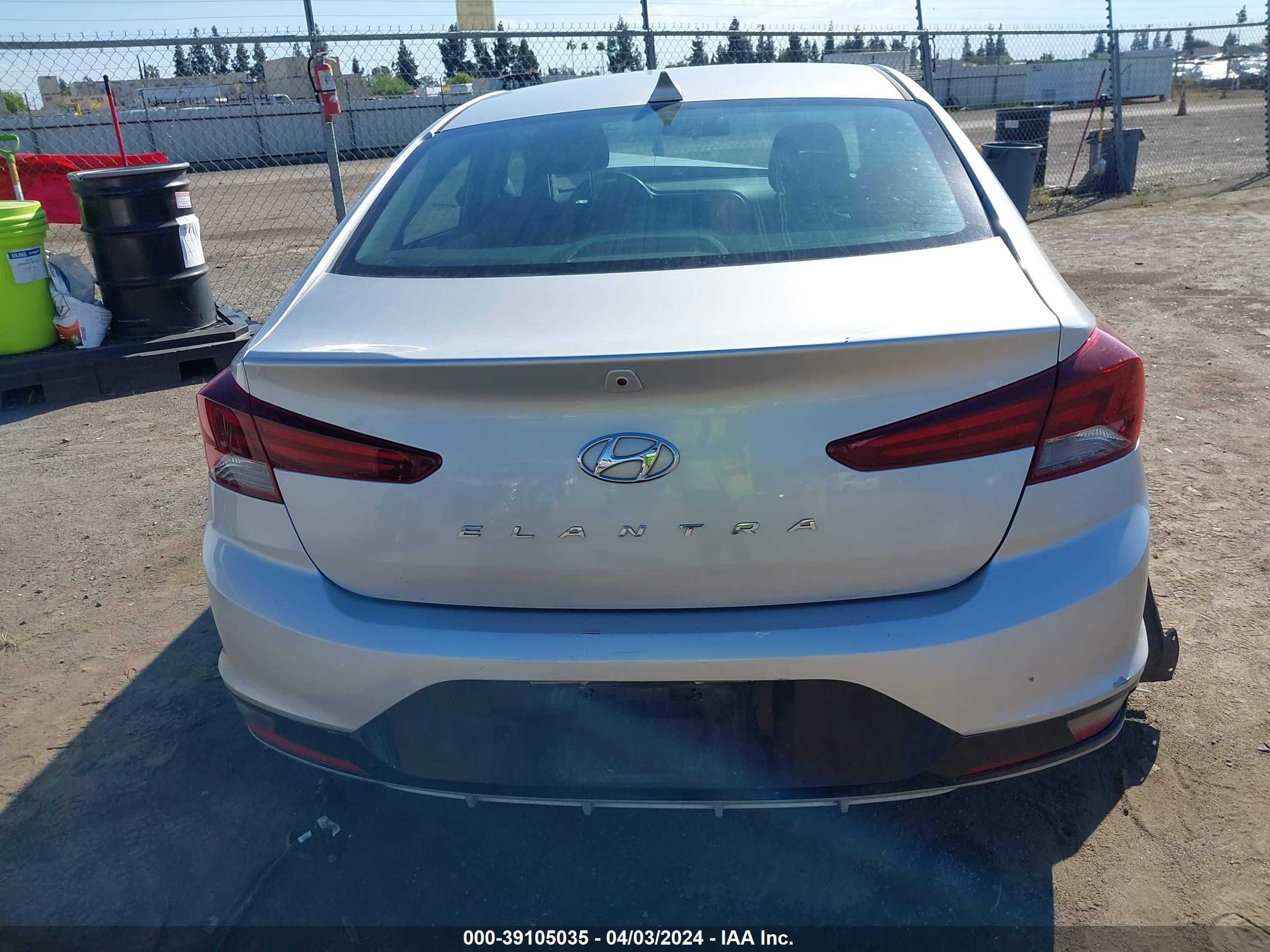 Photo 13 VIN: 5NPD84LF7KH460165 - HYUNDAI ELANTRA 