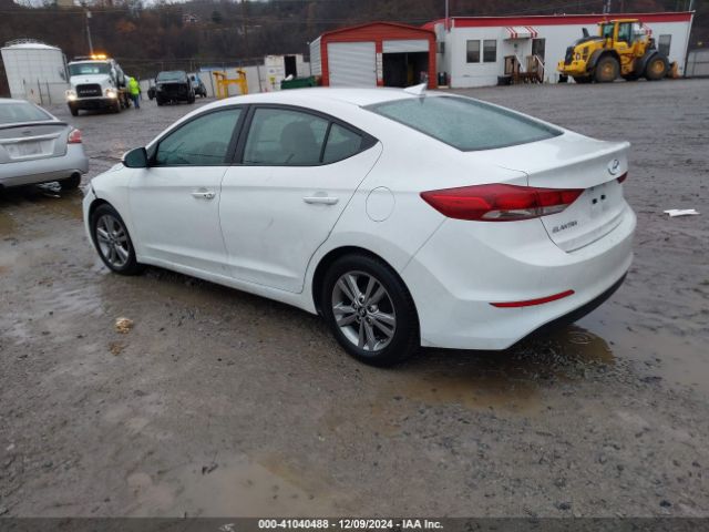 Photo 2 VIN: 5NPD84LF8HH027835 - HYUNDAI ELANTRA 