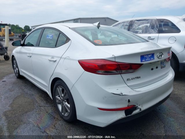 Photo 2 VIN: 5NPD84LF8HH057840 - HYUNDAI ELANTRA 