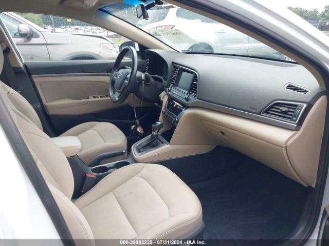 Photo 4 VIN: 5NPD84LF8HH057840 - HYUNDAI ELANTRA 