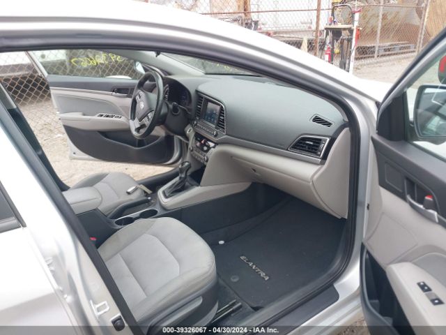 Photo 4 VIN: 5NPD84LF8HH098971 - HYUNDAI ELANTRA 