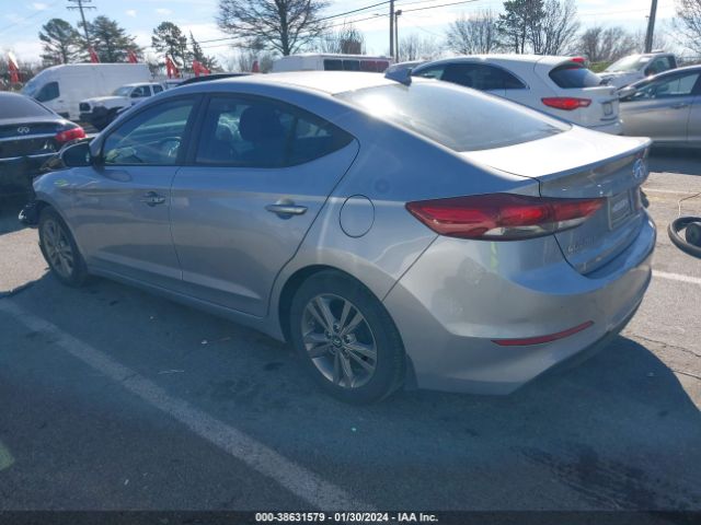 Photo 2 VIN: 5NPD84LF8HH211222 - HYUNDAI ELANTRA 