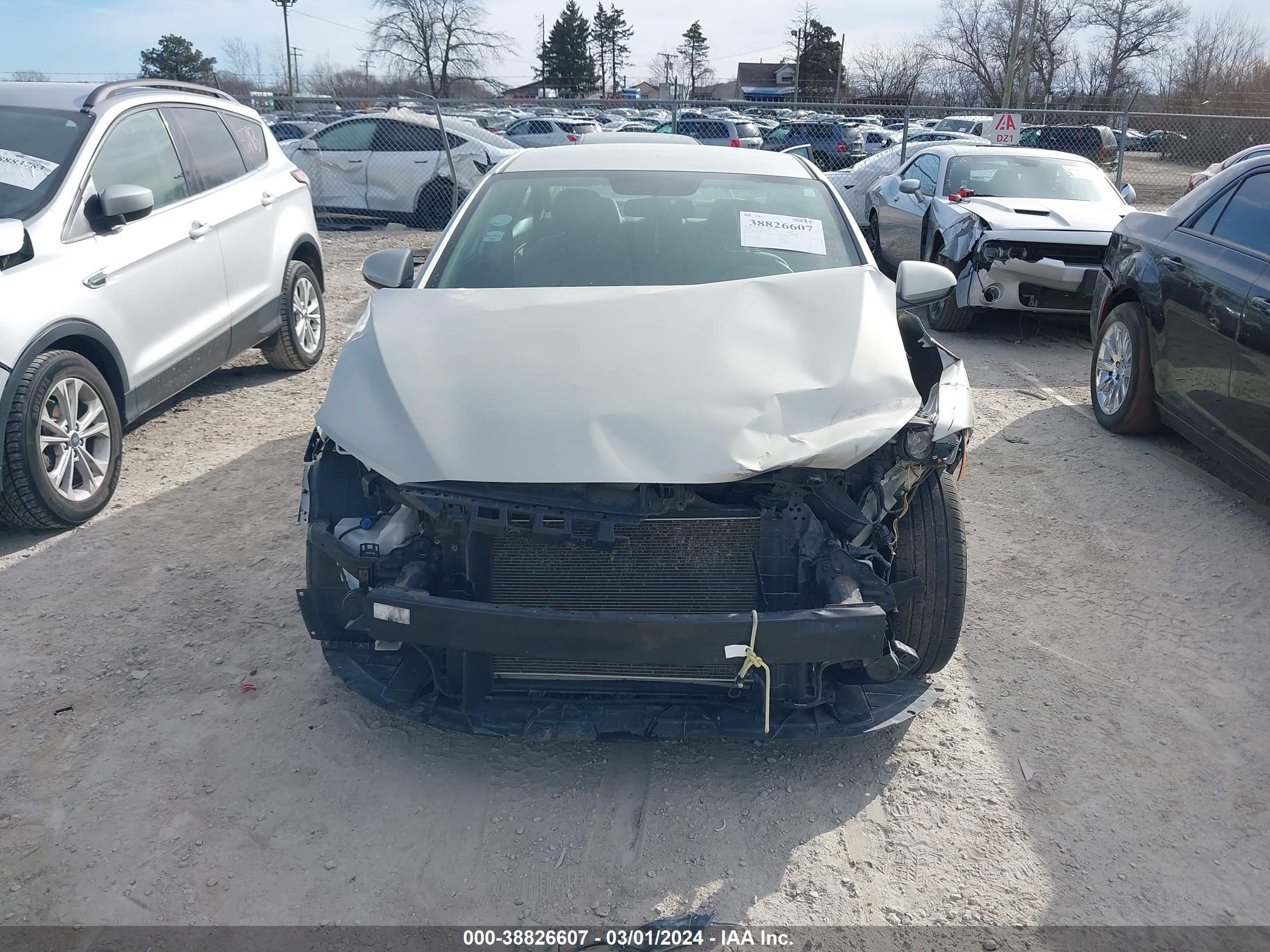 Photo 11 VIN: 5NPD84LF8JH239544 - HYUNDAI ELANTRA 