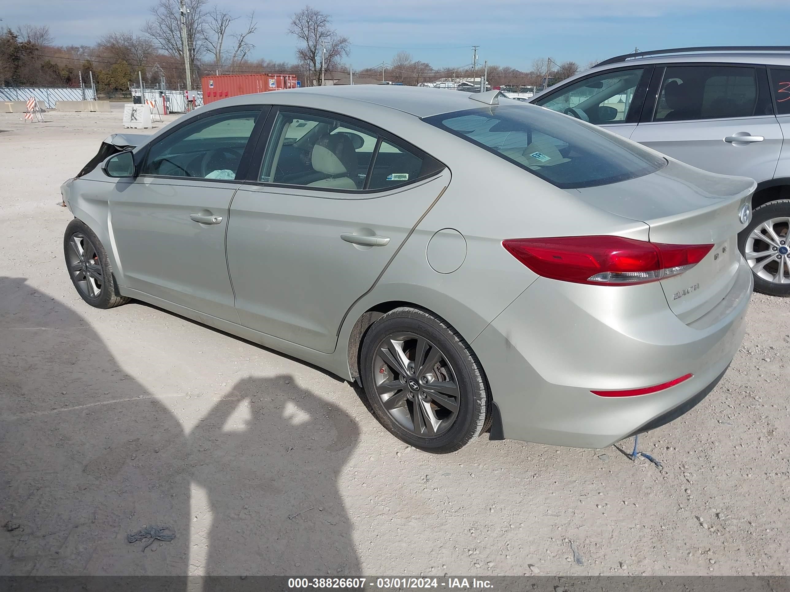 Photo 2 VIN: 5NPD84LF8JH239544 - HYUNDAI ELANTRA 