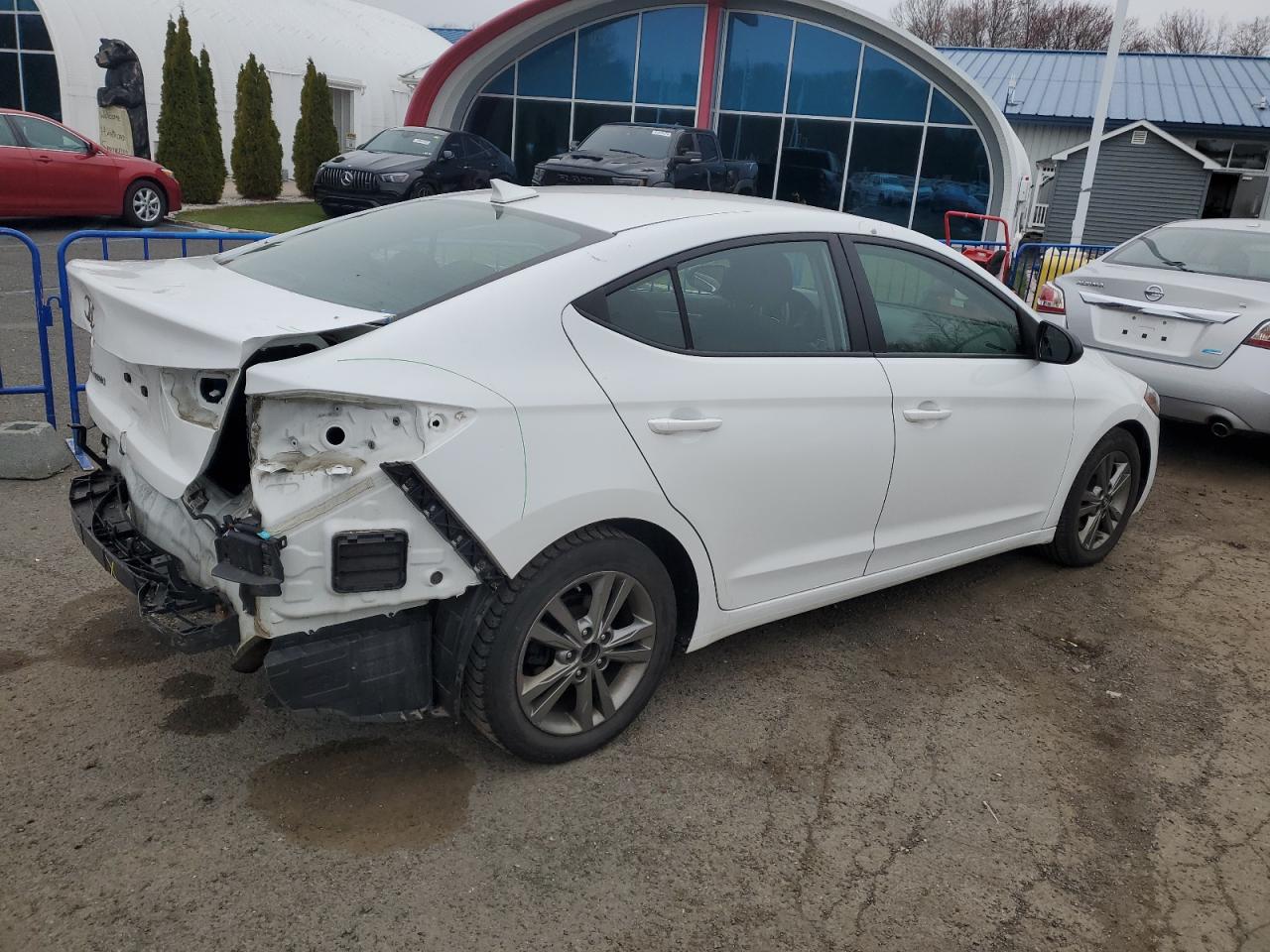 Photo 2 VIN: 5NPD84LF8JH242380 - HYUNDAI ELANTRA 