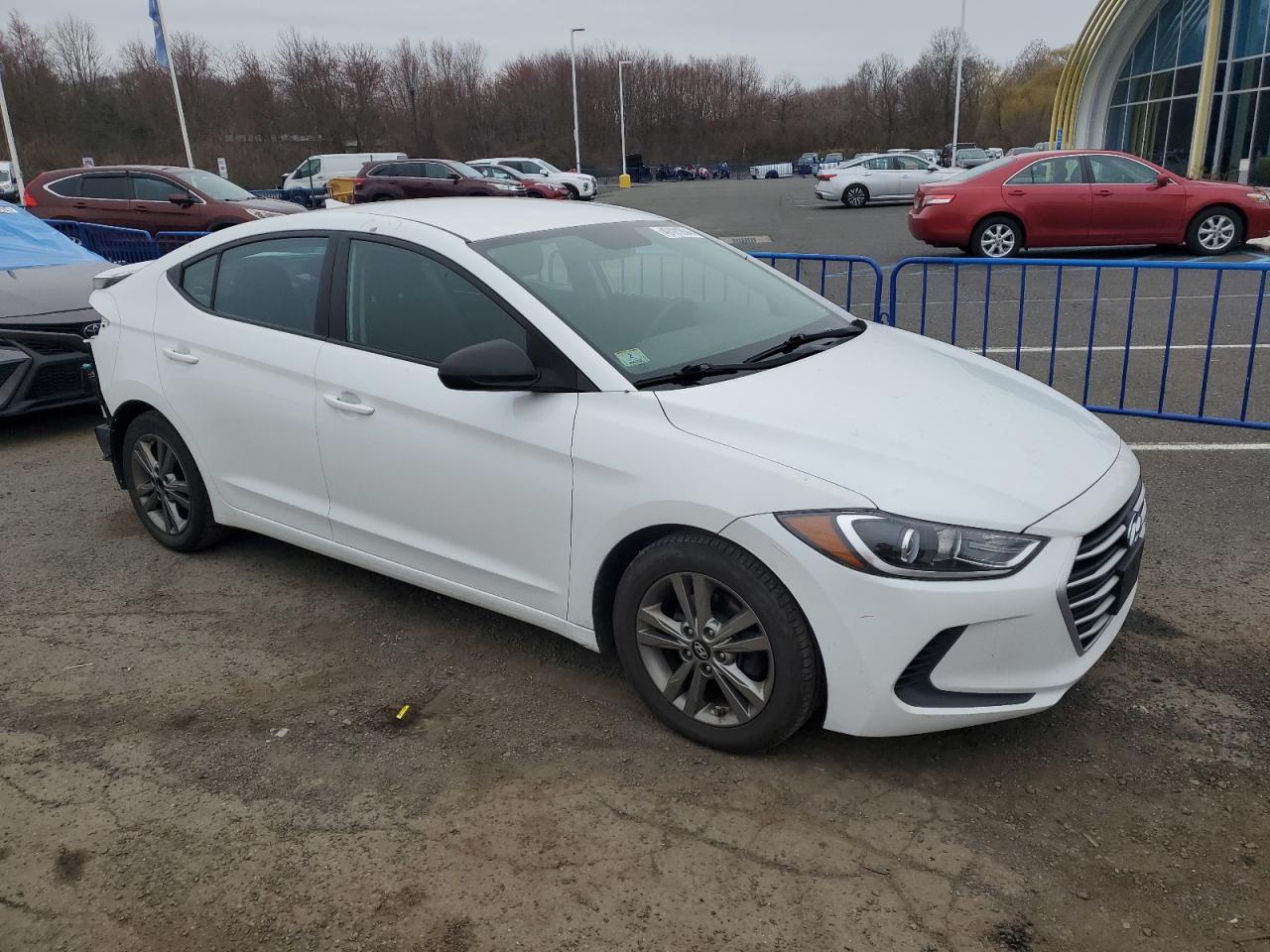 Photo 3 VIN: 5NPD84LF8JH242380 - HYUNDAI ELANTRA 