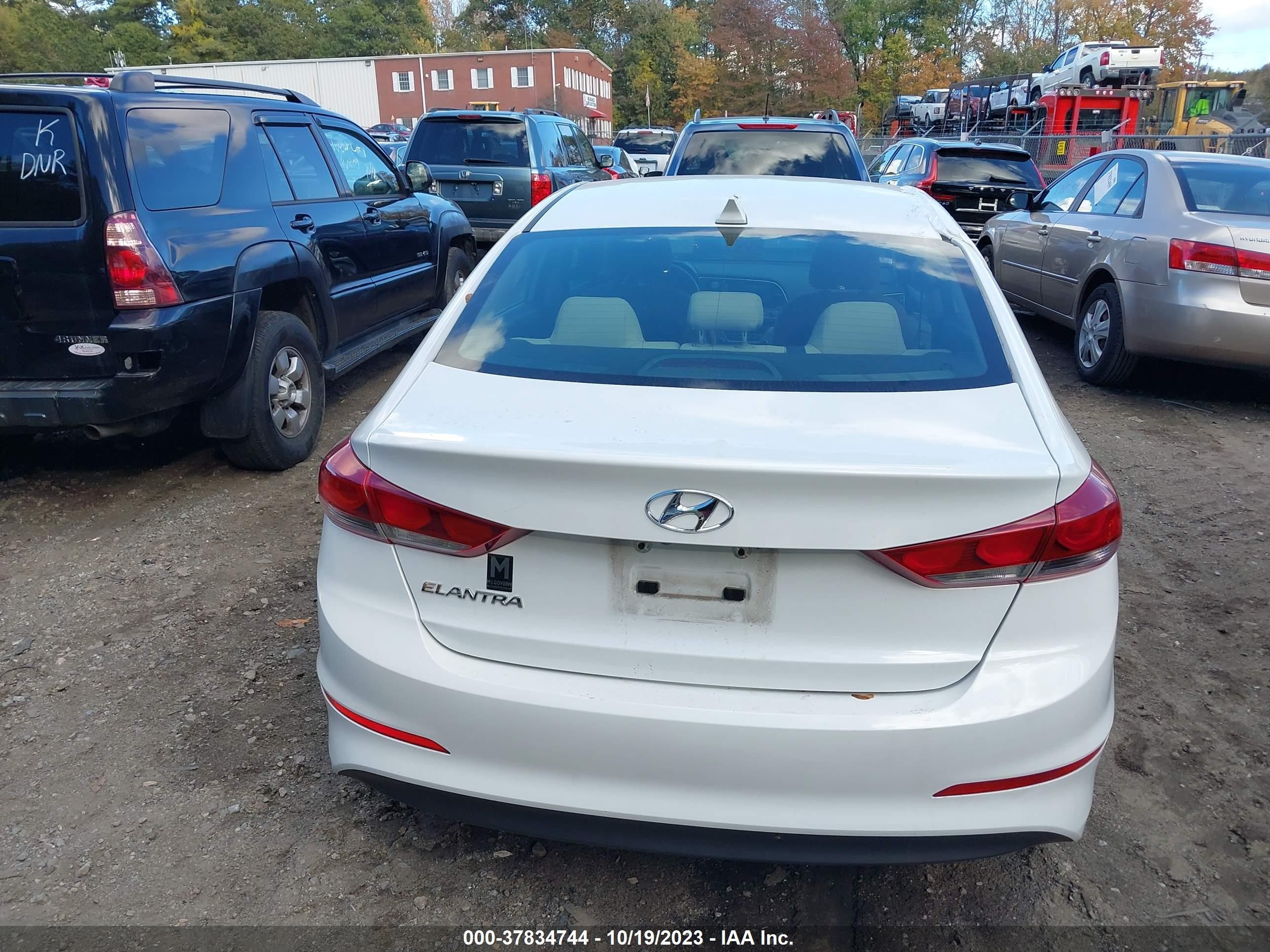 Photo 16 VIN: 5NPD84LF8JH261785 - HYUNDAI ELANTRA 