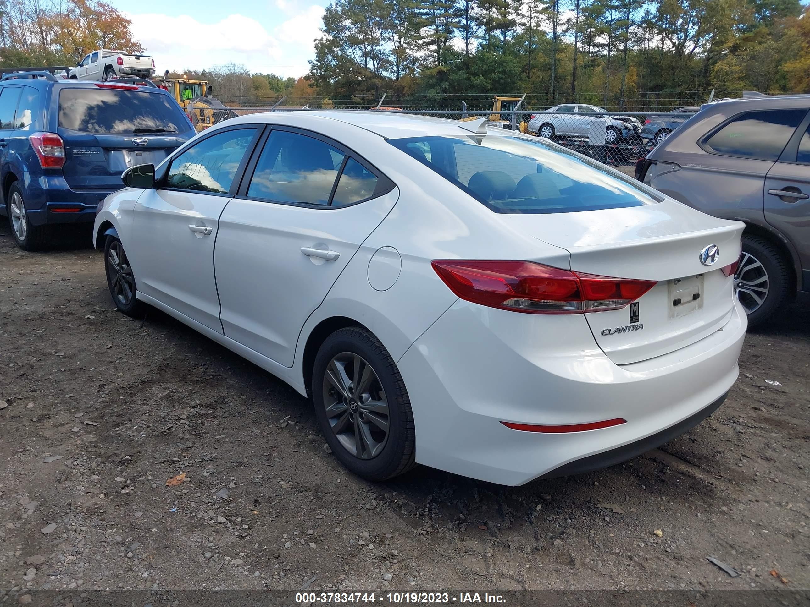 Photo 2 VIN: 5NPD84LF8JH261785 - HYUNDAI ELANTRA 