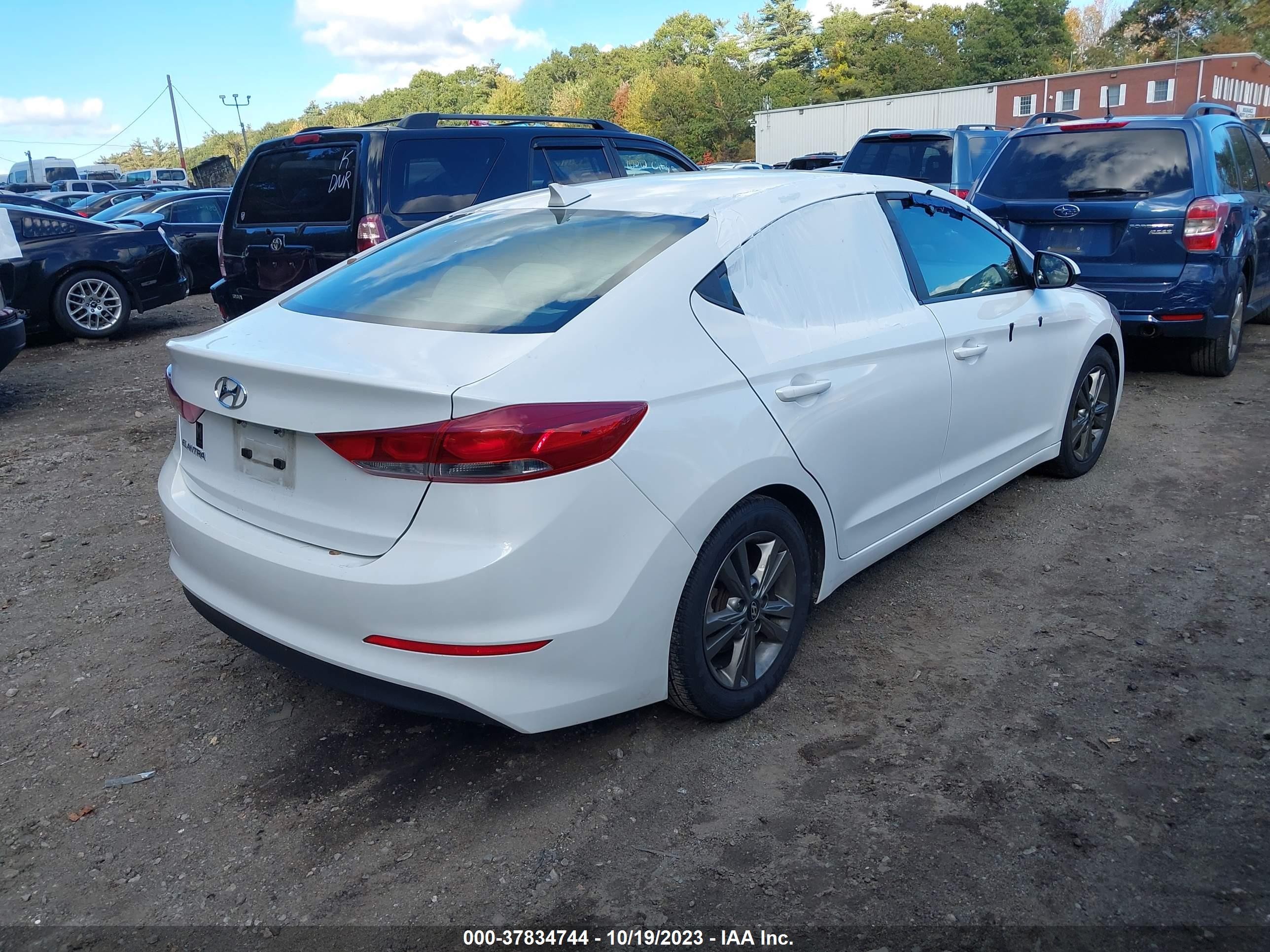 Photo 3 VIN: 5NPD84LF8JH261785 - HYUNDAI ELANTRA 