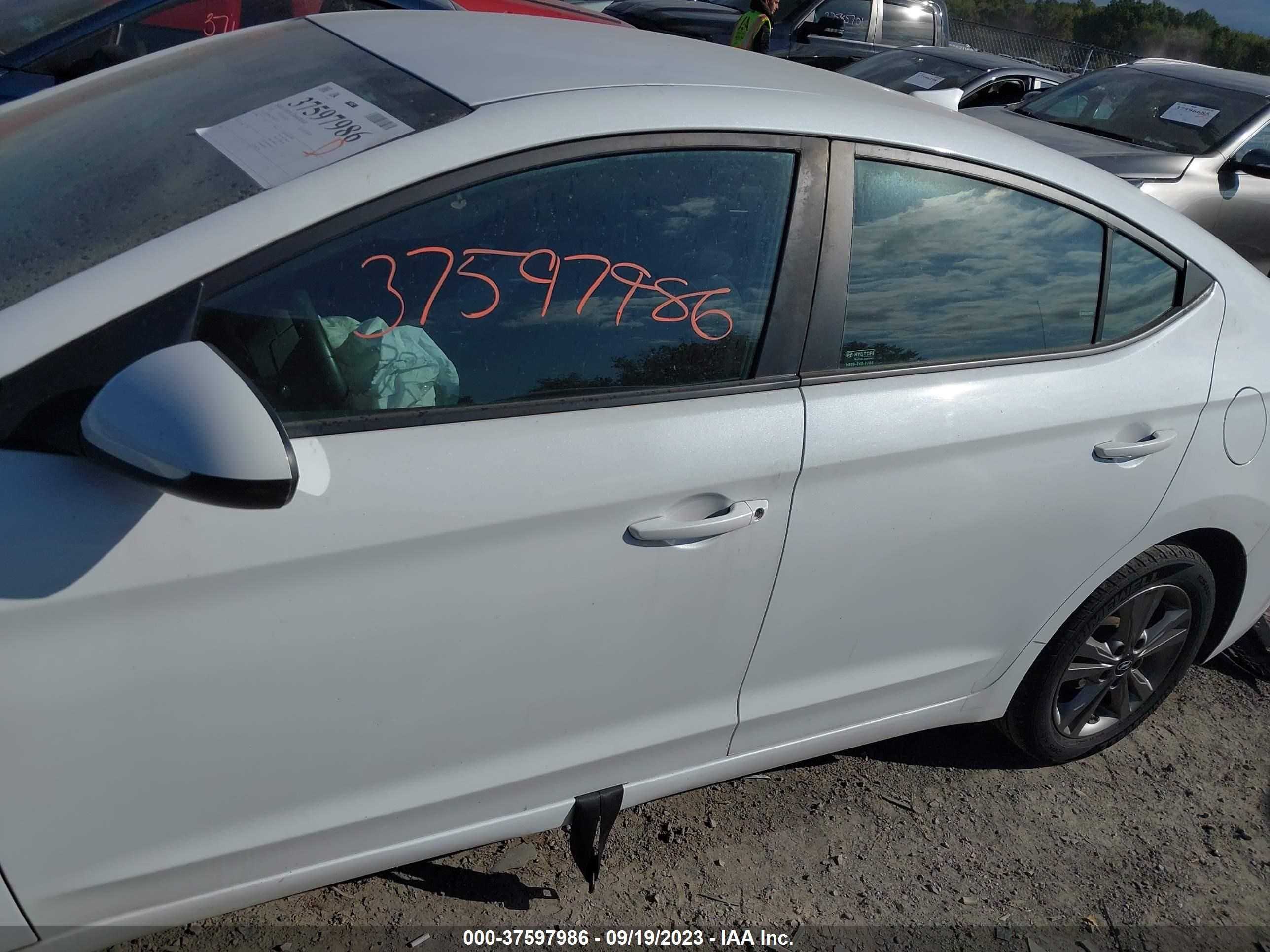 Photo 14 VIN: 5NPD84LF8JH337327 - HYUNDAI ELANTRA 