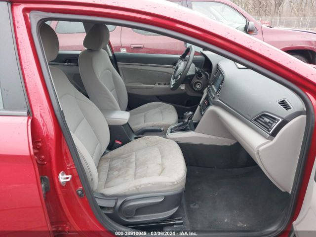 Photo 4 VIN: 5NPD84LF8JH355584 - HYUNDAI ELANTRA 