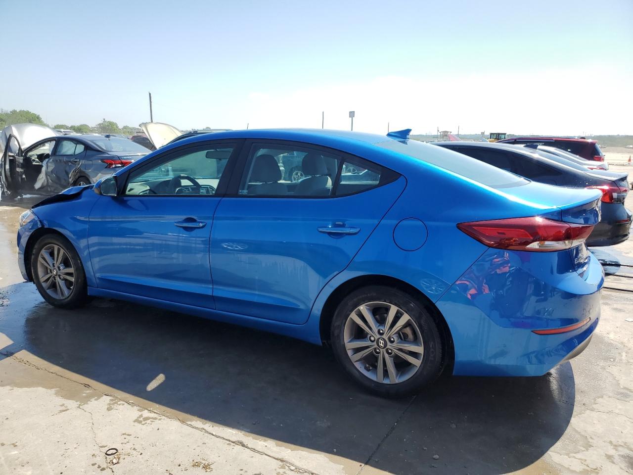 Photo 1 VIN: 5NPD84LF8JH382025 - HYUNDAI ELANTRA 