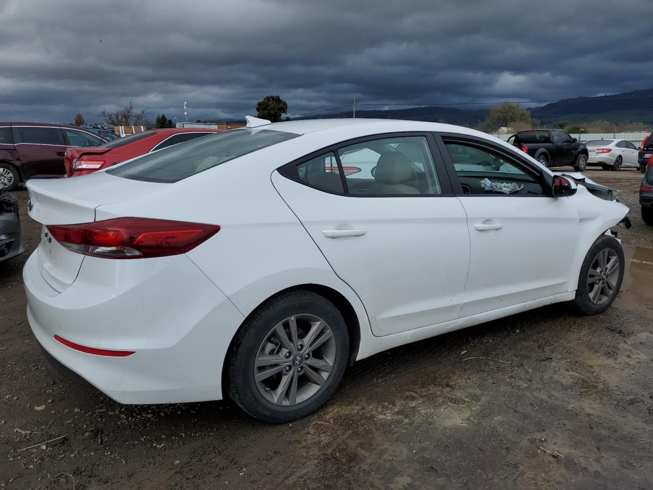 Photo 2 VIN: 5NPD84LF8JH384180 - HYUNDAI ELANTRA 