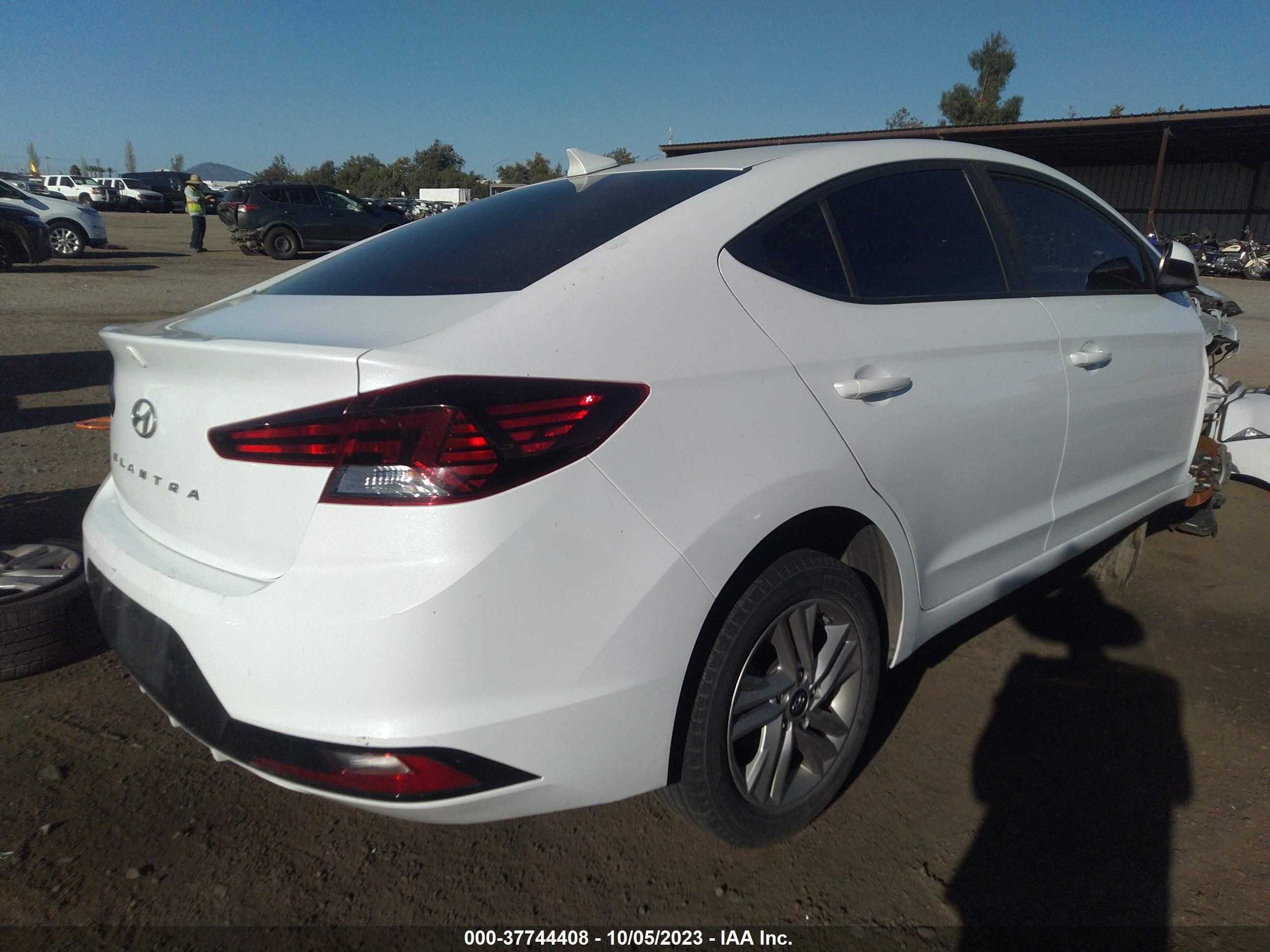 Photo 3 VIN: 5NPD84LF8LH559580 - HYUNDAI ELANTRA 