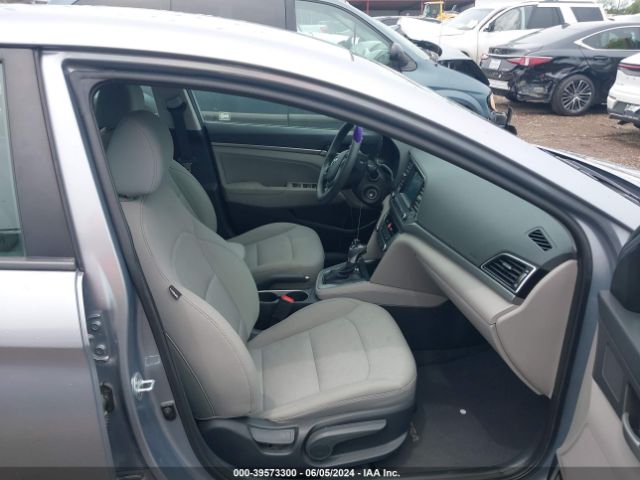 Photo 4 VIN: 5NPD84LF9HH033854 - HYUNDAI ELANTRA 