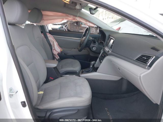 Photo 4 VIN: 5NPD84LF9HH038956 - HYUNDAI ELANTRA 