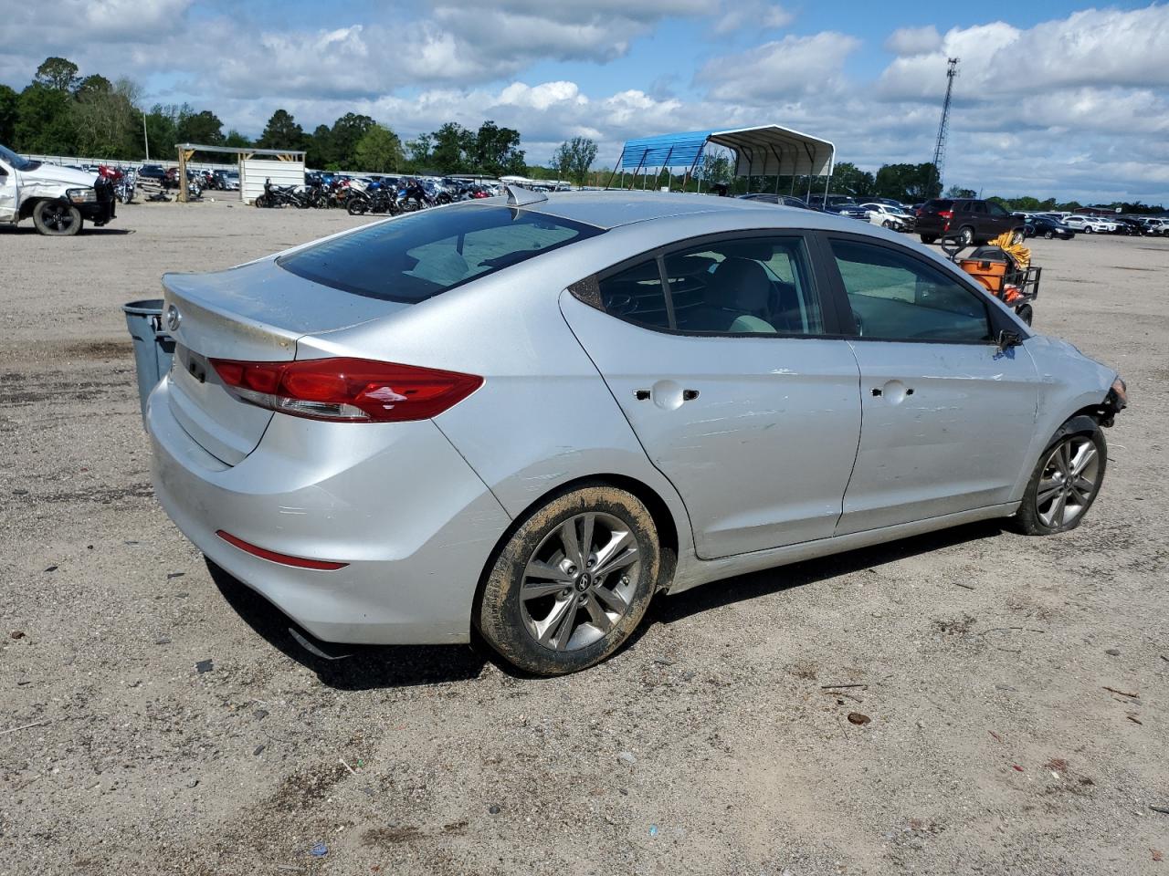 Photo 2 VIN: 5NPD84LF9HH041663 - HYUNDAI ELANTRA 