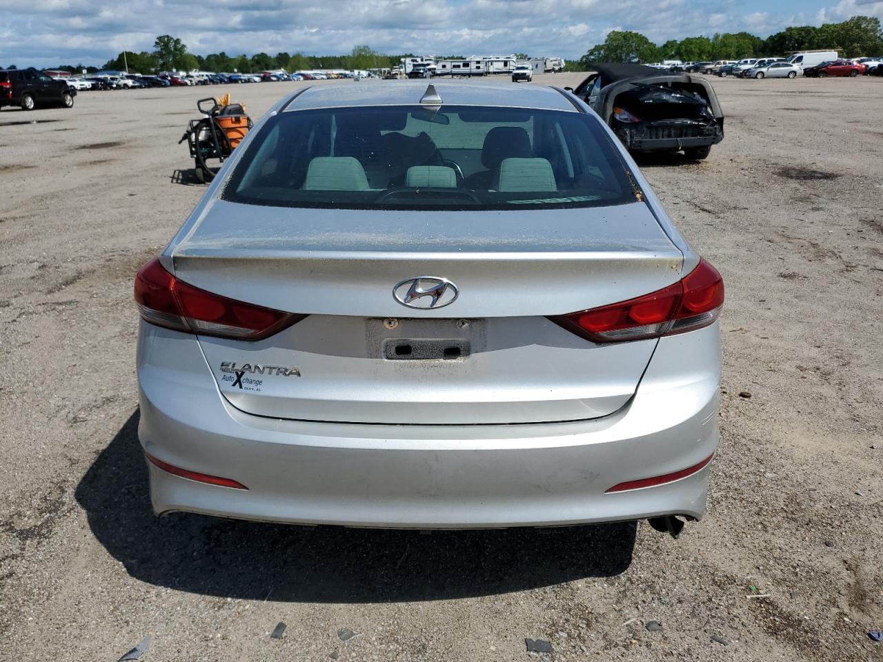 Photo 5 VIN: 5NPD84LF9HH041663 - HYUNDAI ELANTRA 