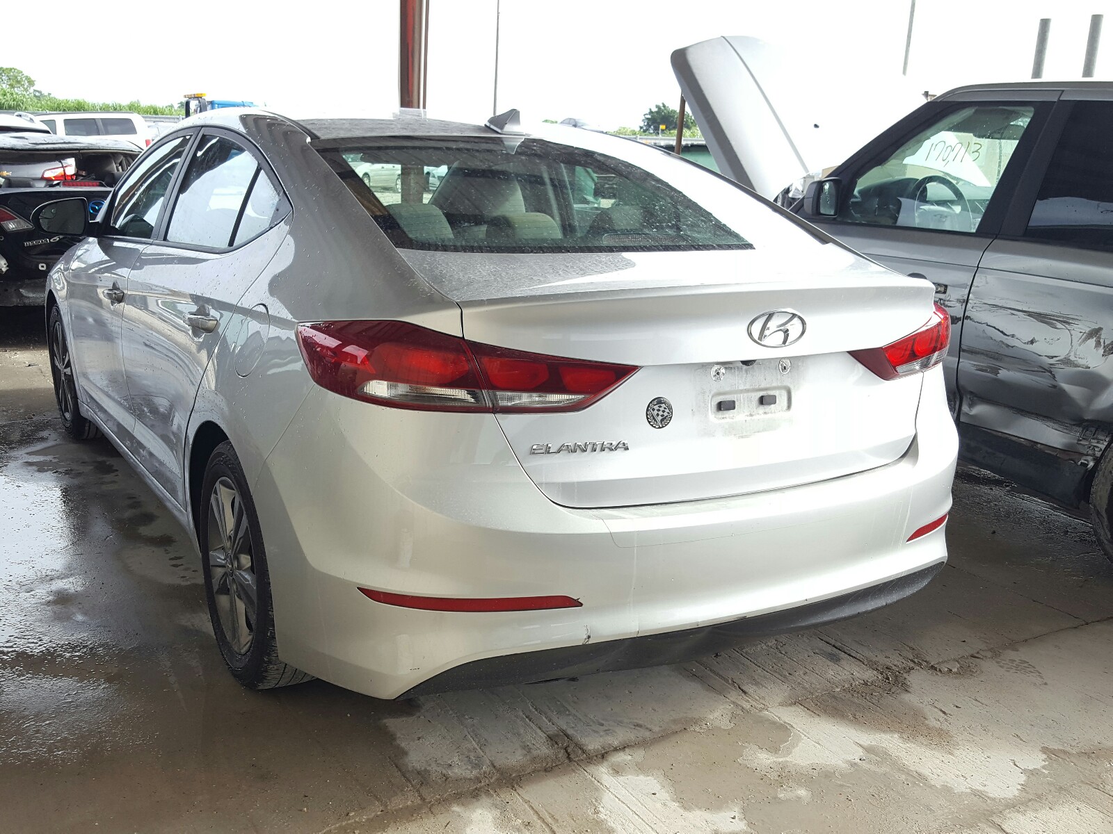 Photo 2 VIN: 5NPD84LF9HH043851 - HYUNDAI ELANTRA 