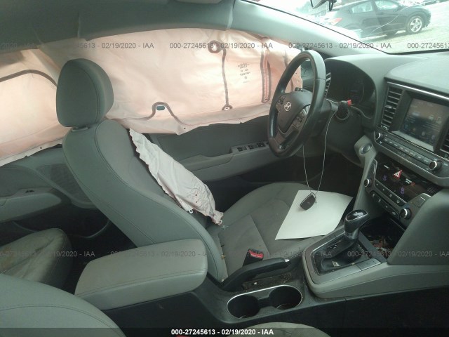 Photo 4 VIN: 5NPD84LF9HH058933 - HYUNDAI ELANTRA 