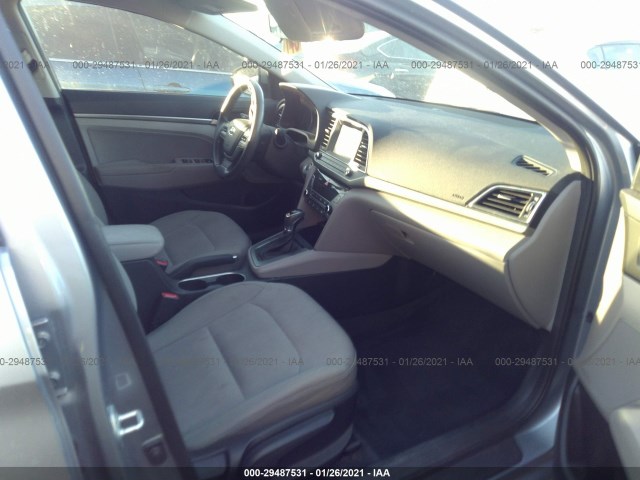 Photo 4 VIN: 5NPD84LF9HH081211 - HYUNDAI ELANTRA 