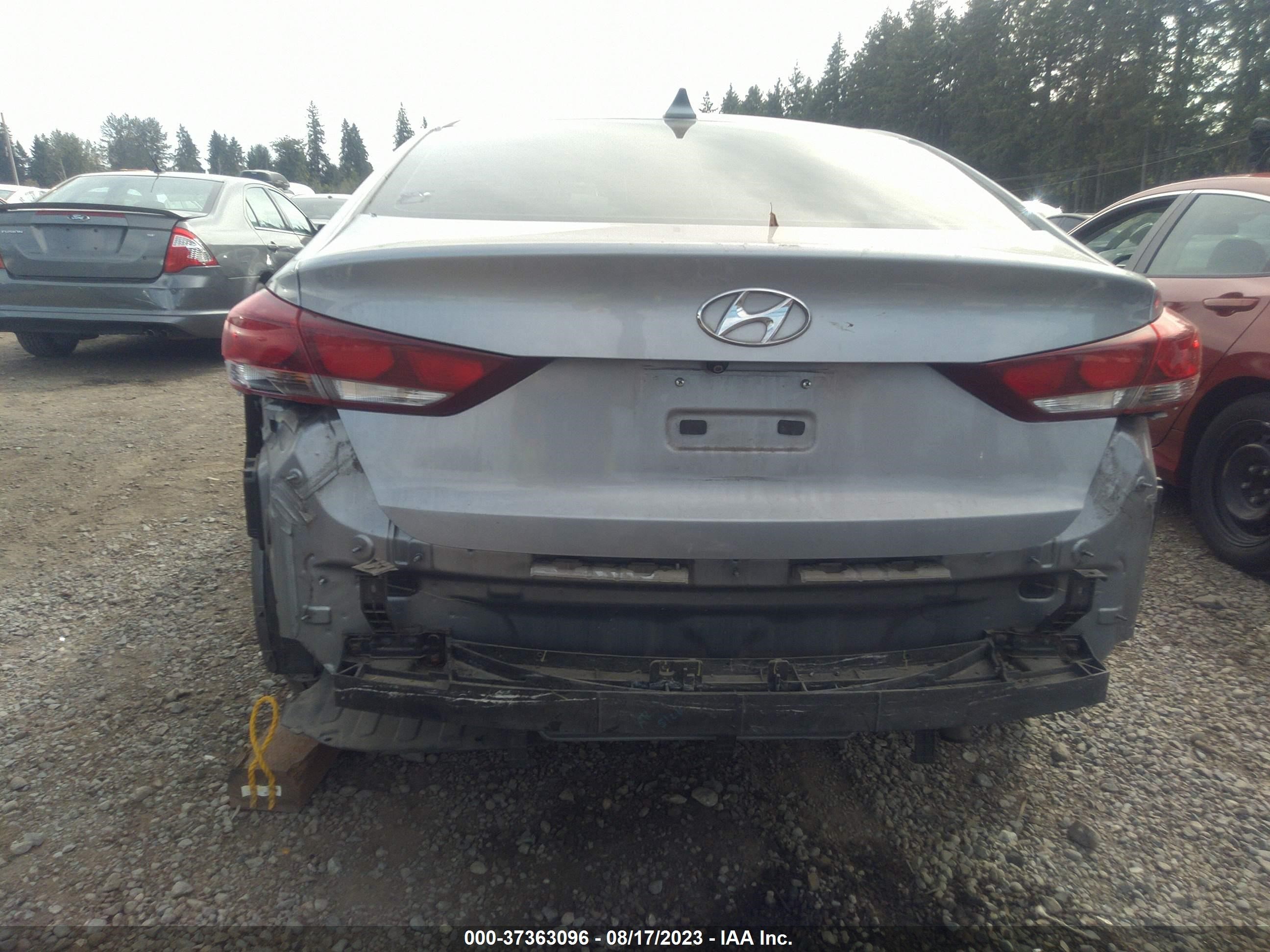 Photo 16 VIN: 5NPD84LF9HH082083 - HYUNDAI ELANTRA 