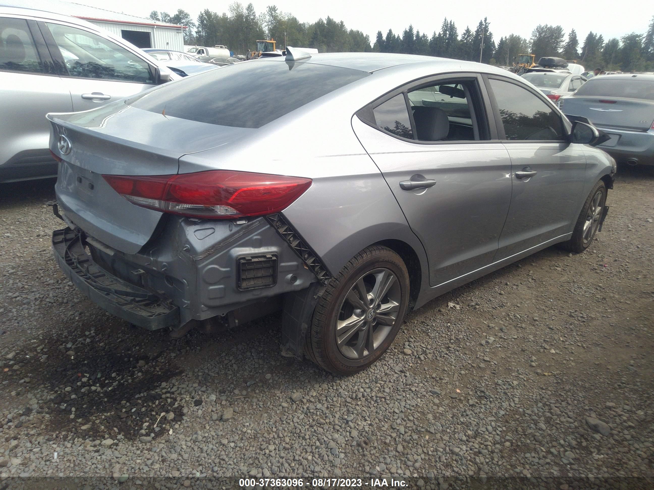 Photo 3 VIN: 5NPD84LF9HH082083 - HYUNDAI ELANTRA 