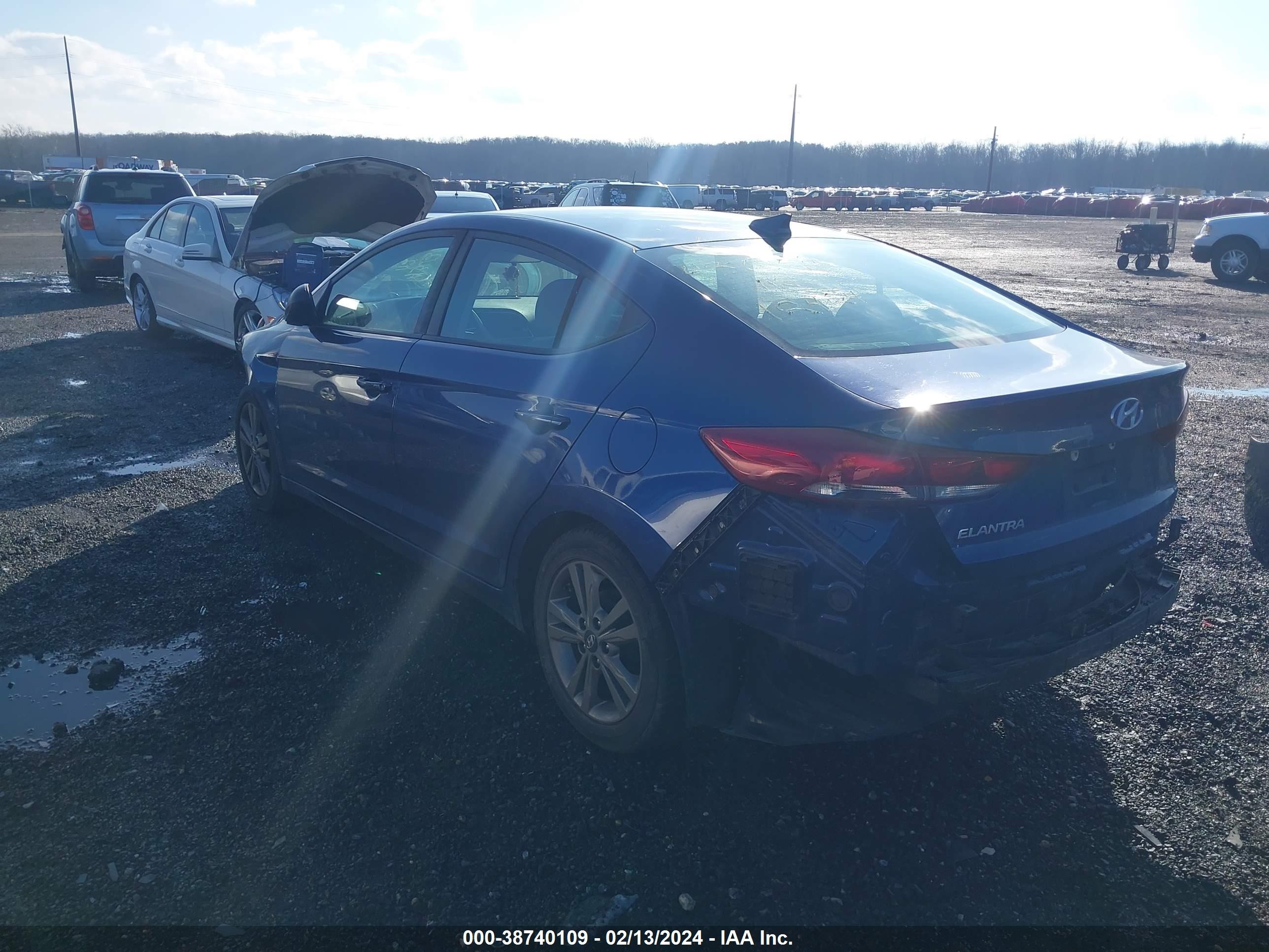 Photo 2 VIN: 5NPD84LF9HH124848 - HYUNDAI ELANTRA 