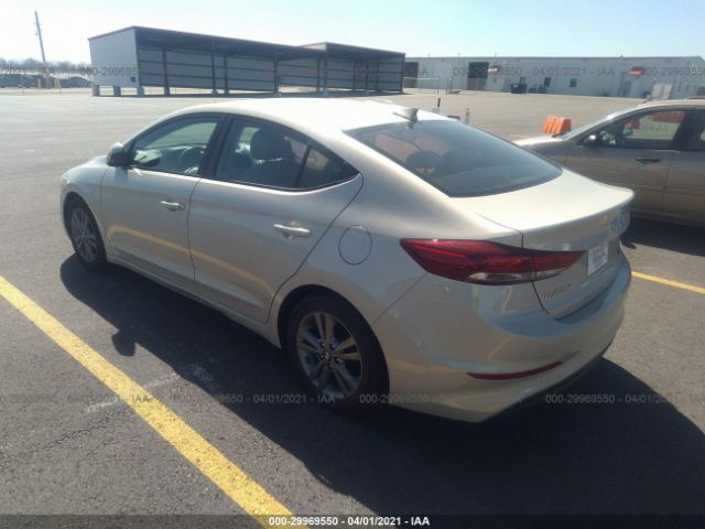 Photo 2 VIN: 5NPD84LF9HH131668 - HYUNDAI ELANTRA 