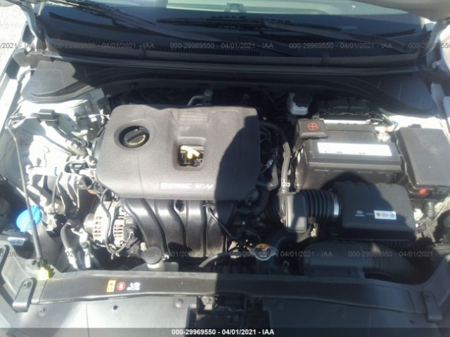 Photo 9 VIN: 5NPD84LF9HH131668 - HYUNDAI ELANTRA 