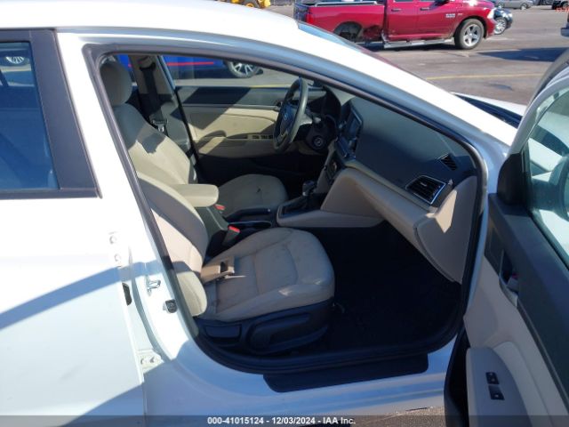 Photo 4 VIN: 5NPD84LF9HH136532 - HYUNDAI ELANTRA 