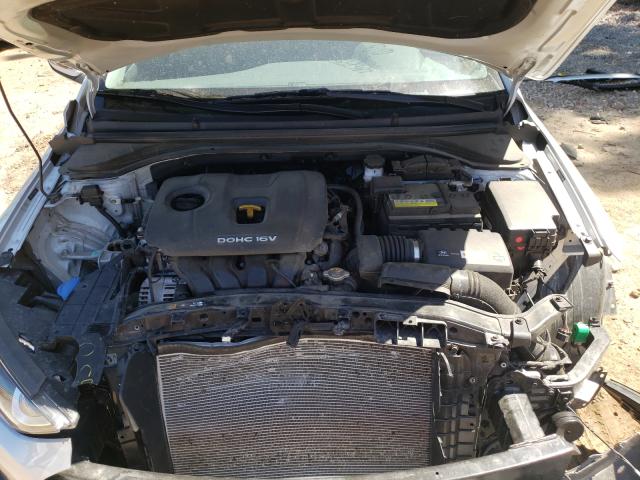 Photo 6 VIN: 5NPD84LF9HH155646 - HYUNDAI ELANTRA 