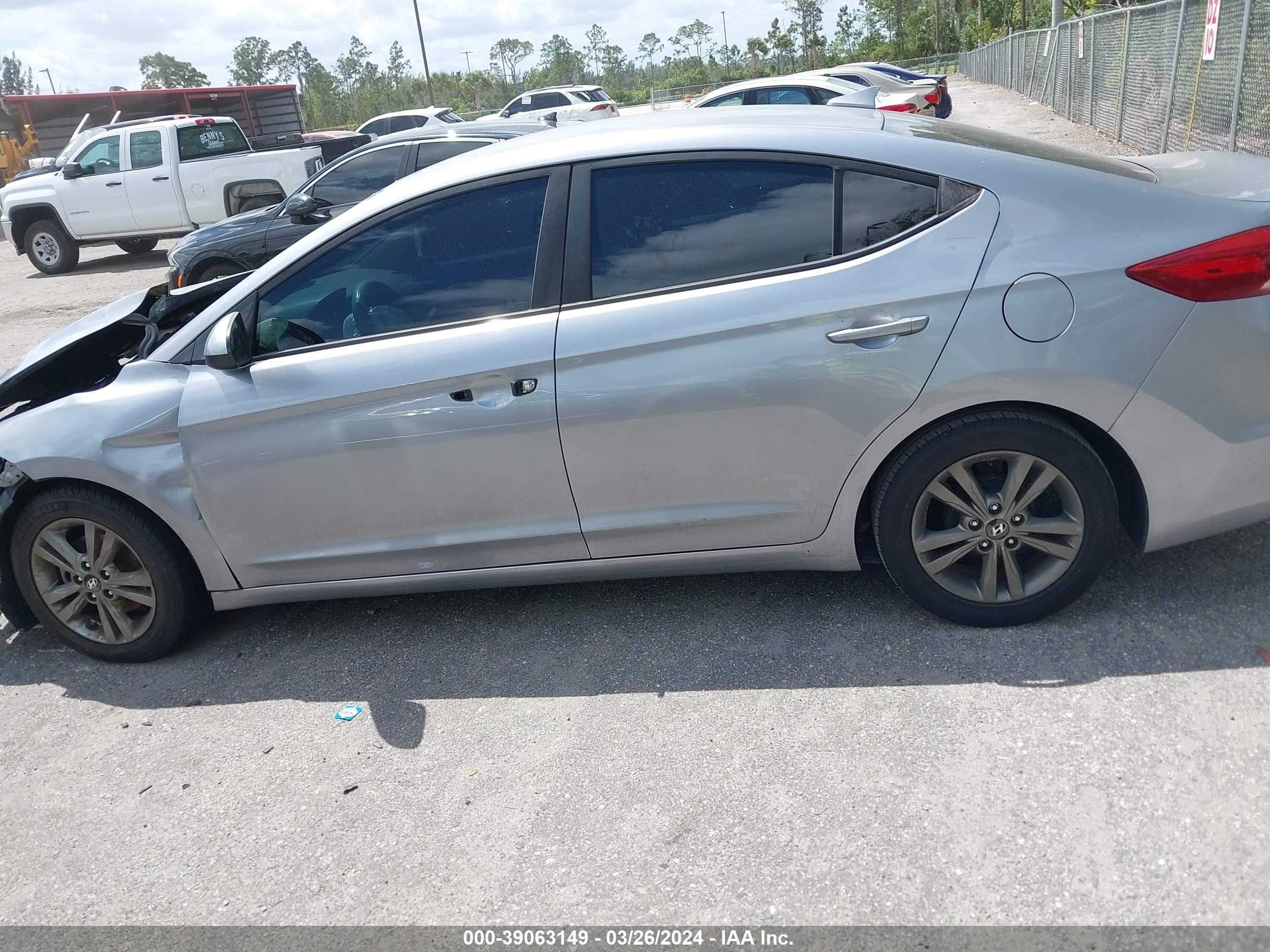 Photo 12 VIN: 5NPD84LF9HH181941 - HYUNDAI ELANTRA 