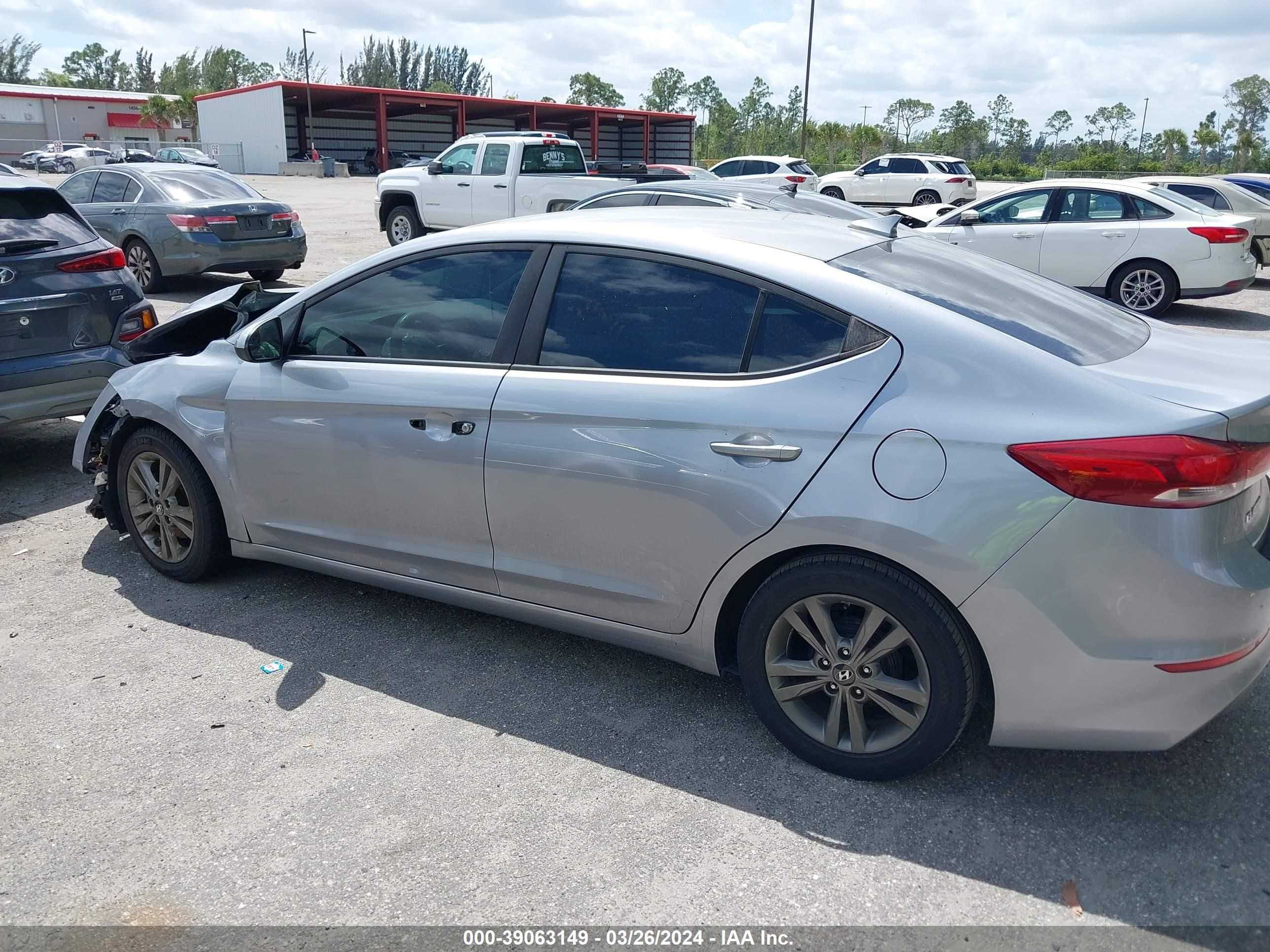 Photo 2 VIN: 5NPD84LF9HH181941 - HYUNDAI ELANTRA 