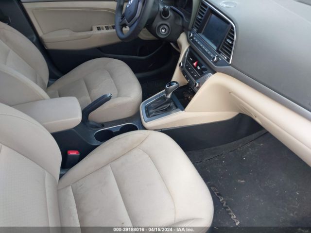 Photo 4 VIN: 5NPD84LF9HH187402 - HYUNDAI ELANTRA 