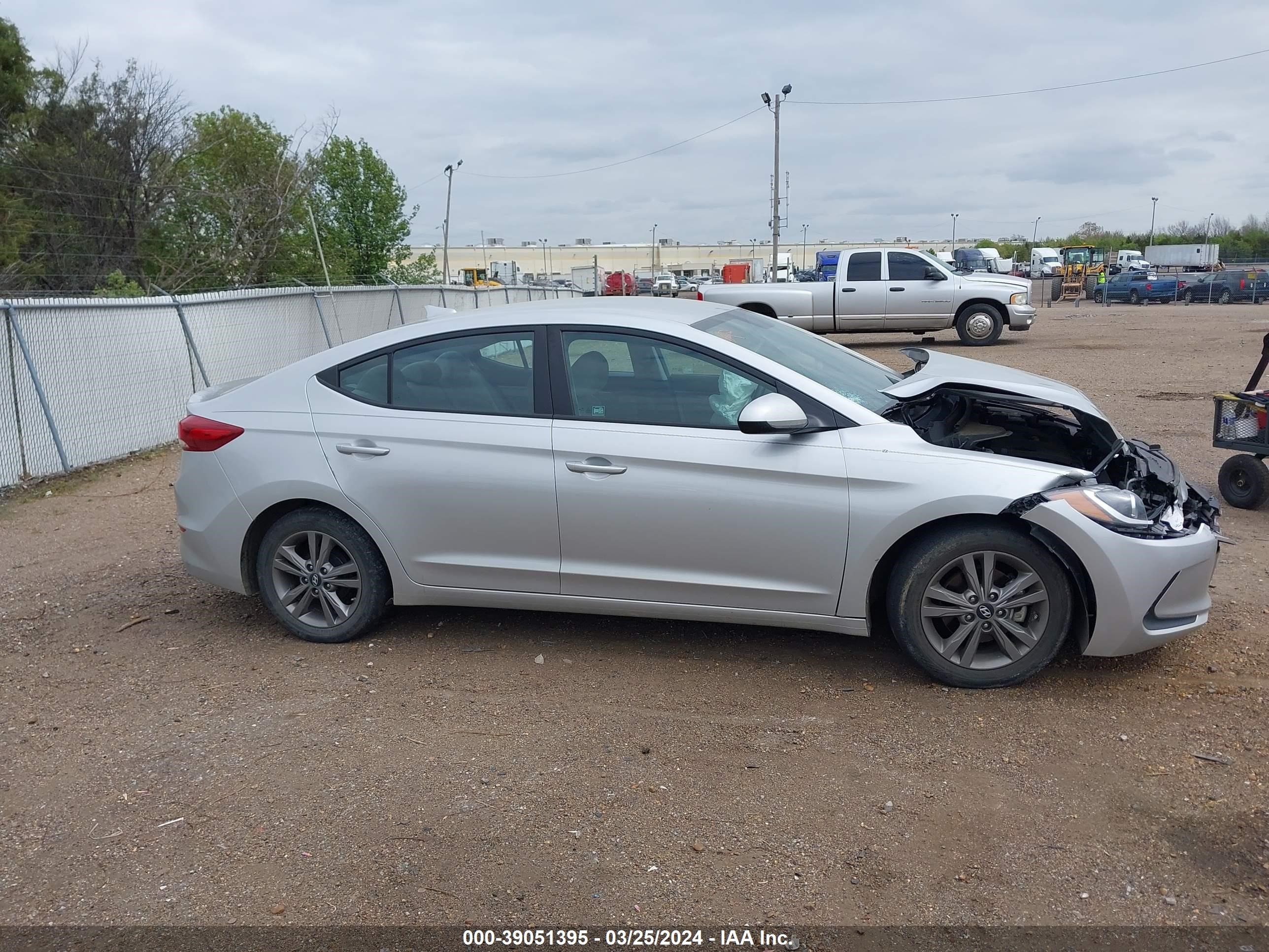 Photo 11 VIN: 5NPD84LF9HH188565 - HYUNDAI ELANTRA 