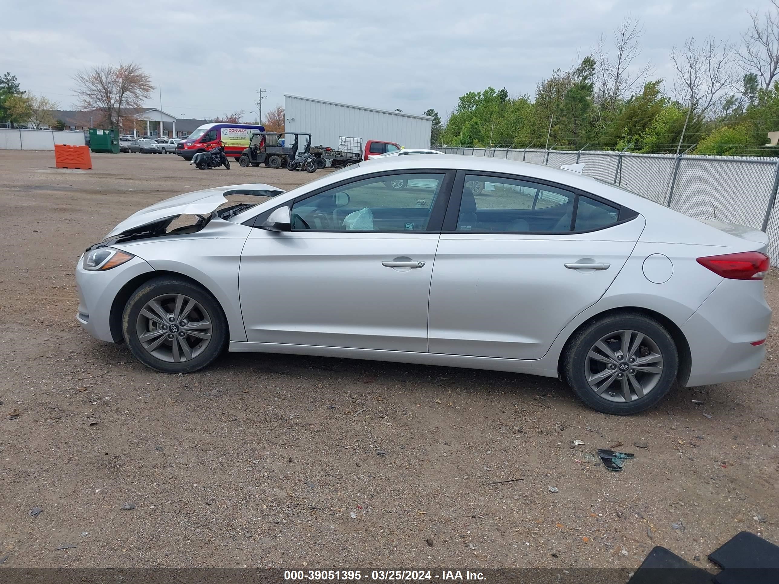 Photo 12 VIN: 5NPD84LF9HH188565 - HYUNDAI ELANTRA 