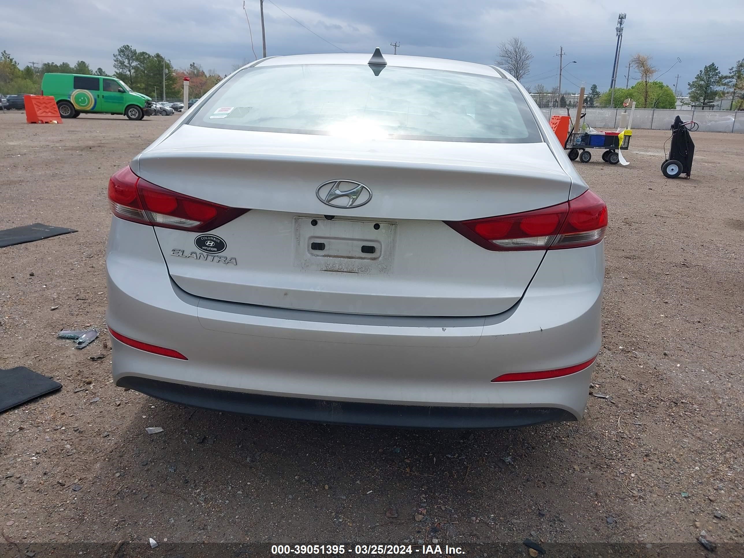 Photo 14 VIN: 5NPD84LF9HH188565 - HYUNDAI ELANTRA 