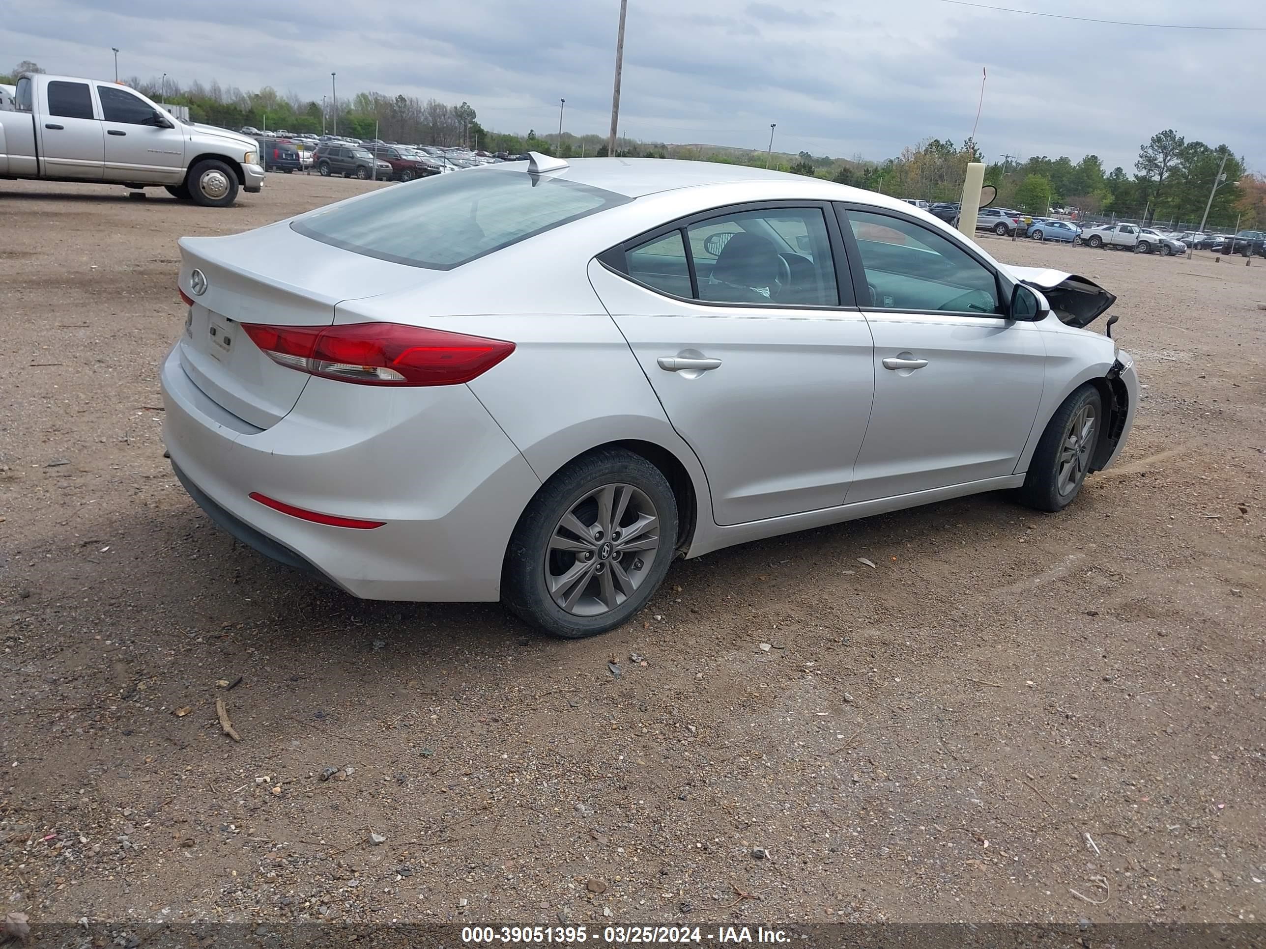 Photo 3 VIN: 5NPD84LF9HH188565 - HYUNDAI ELANTRA 