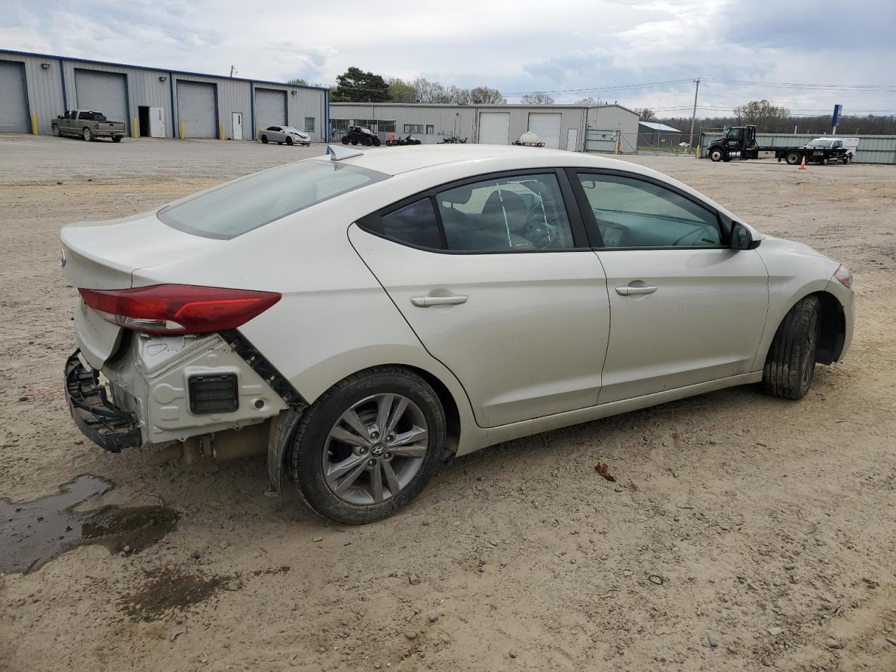 Photo 2 VIN: 5NPD84LF9HH201945 - HYUNDAI ELANTRA 