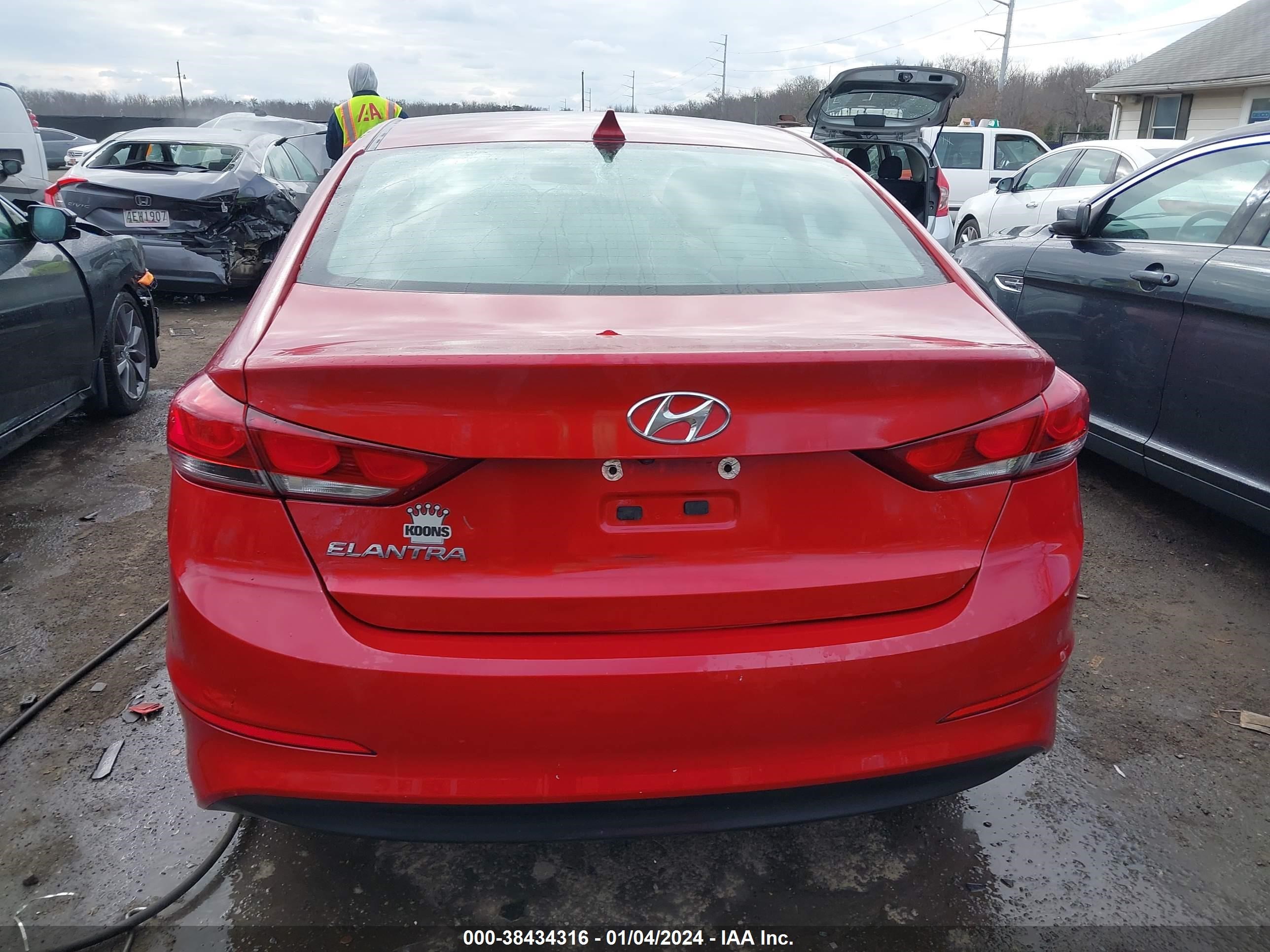 Photo 15 VIN: 5NPD84LF9JH225572 - HYUNDAI ELANTRA 