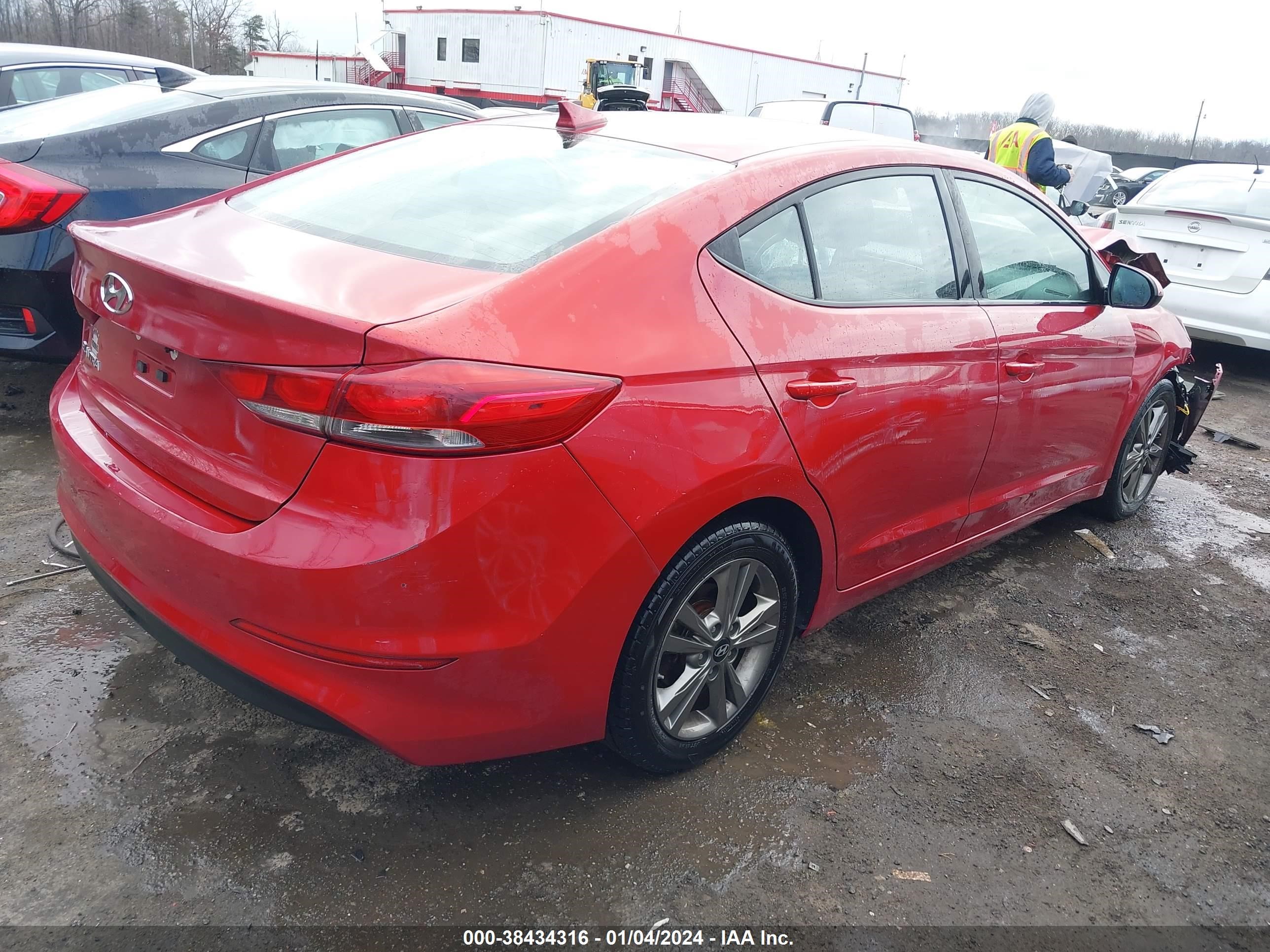 Photo 3 VIN: 5NPD84LF9JH225572 - HYUNDAI ELANTRA 