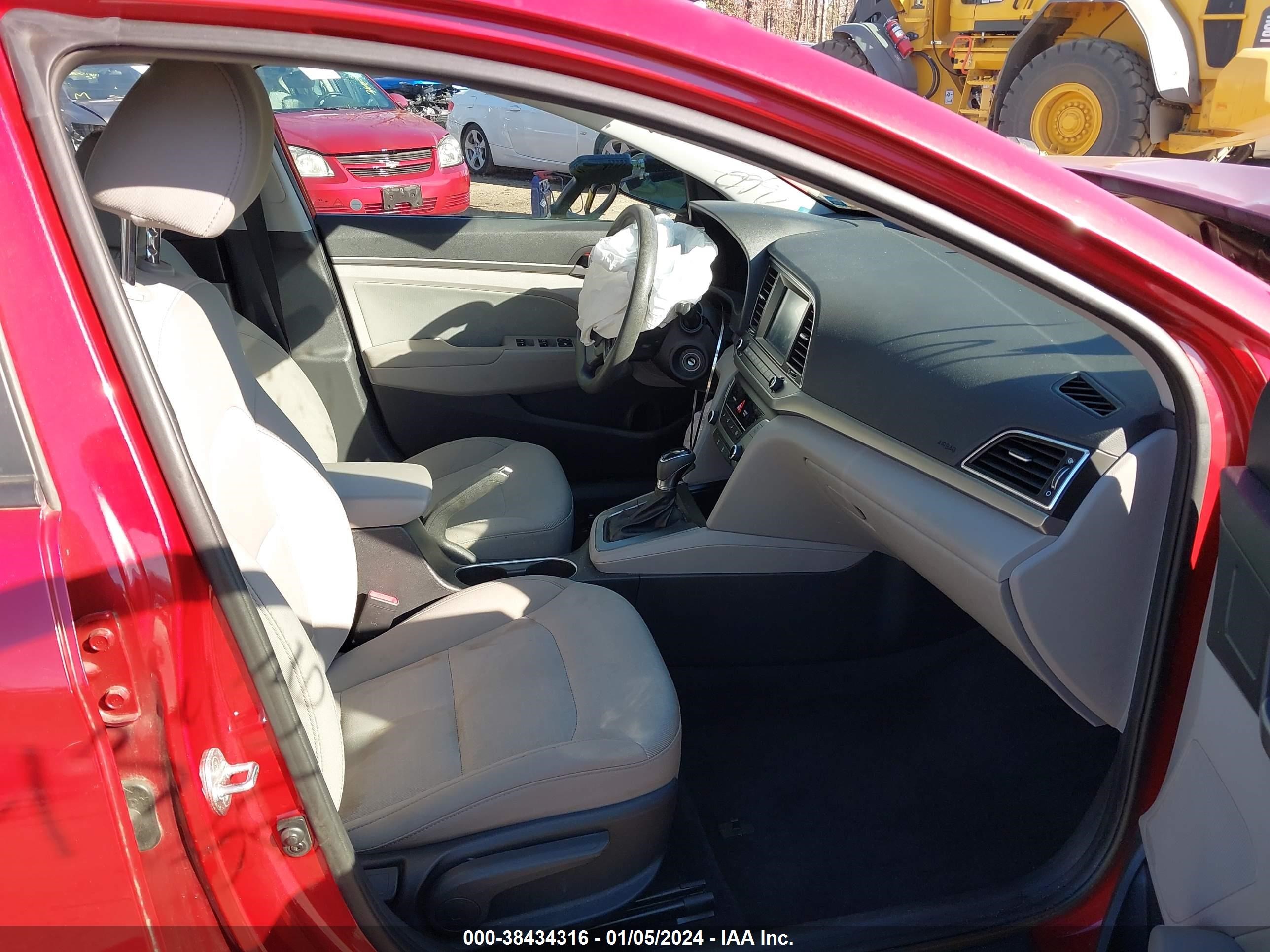 Photo 4 VIN: 5NPD84LF9JH225572 - HYUNDAI ELANTRA 