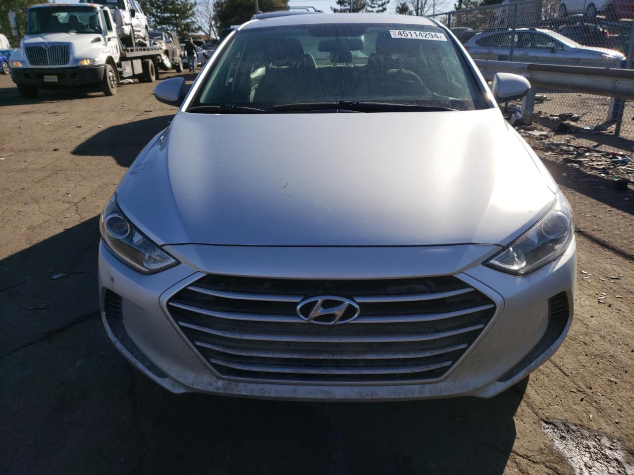 Photo 4 VIN: 5NPD84LF9JH240802 - HYUNDAI ELANTRA 